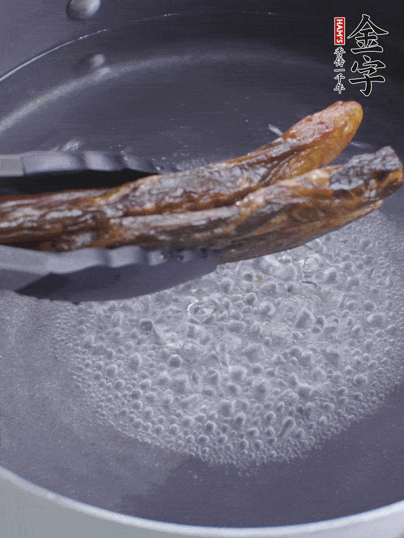 J9集团国际站
酱油肉水煮15分钟，切薄片。